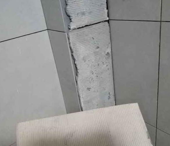海口市瓷砖空鼓维修公司分享下厨房瓷砖脱落的补救措施。